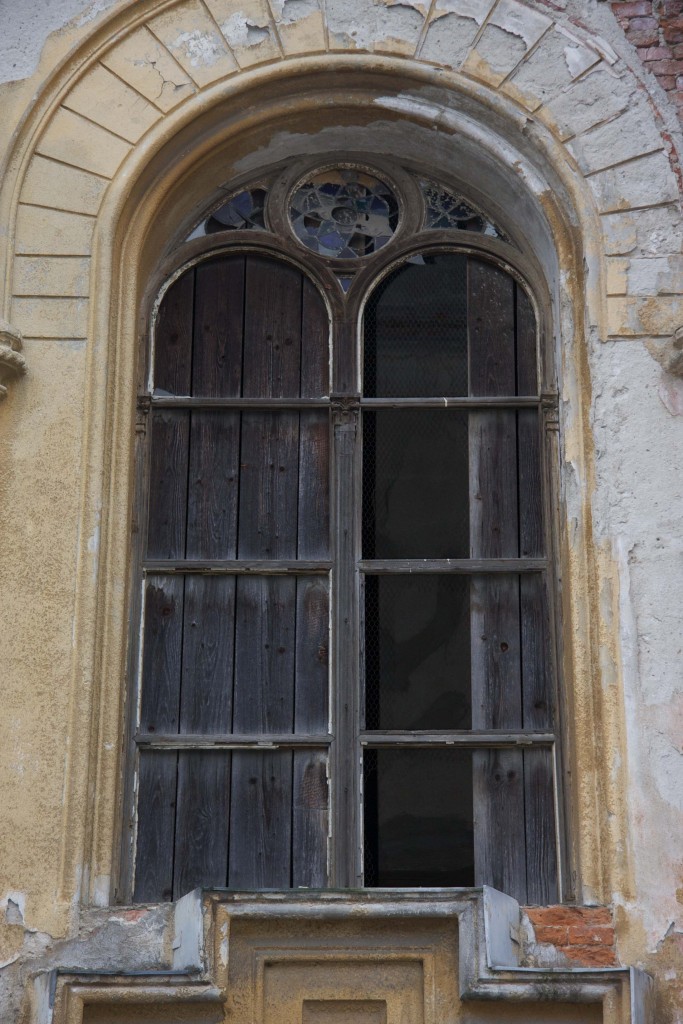 okno 4 - sv schodisko nad portálom